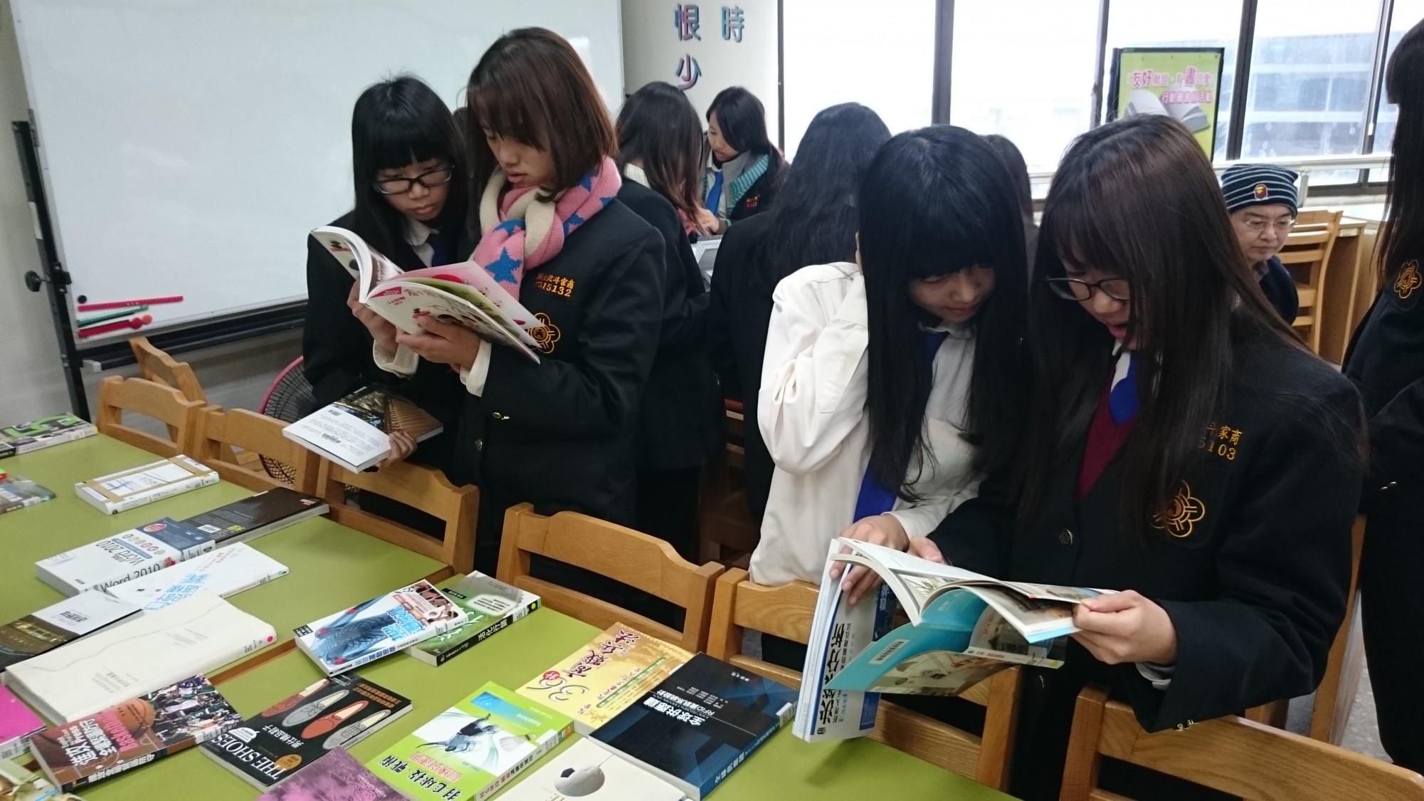 中州科大行動圖書館書展
